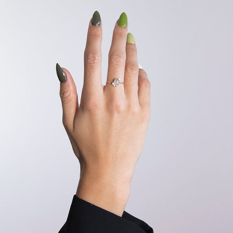 Prsteň so salt and pepper diamantom a lab-grown diamantmi Beattie 109891