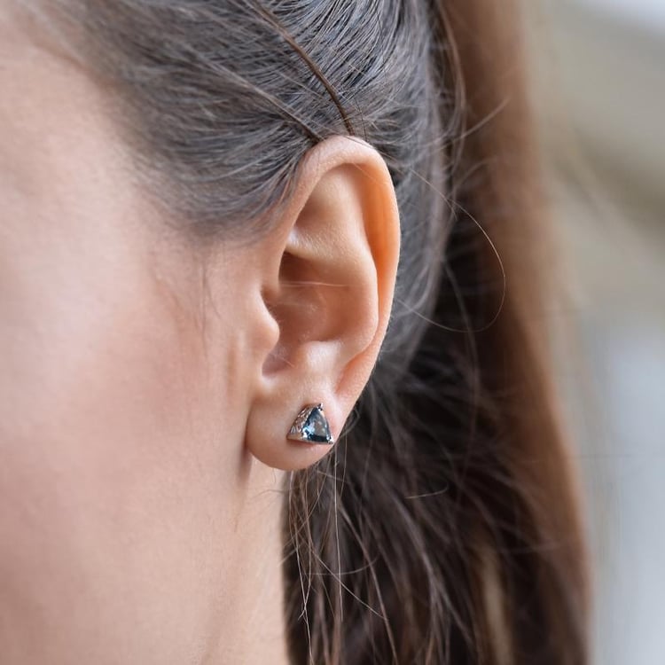 Londýnsky topás v strieborných náušniciach 14423