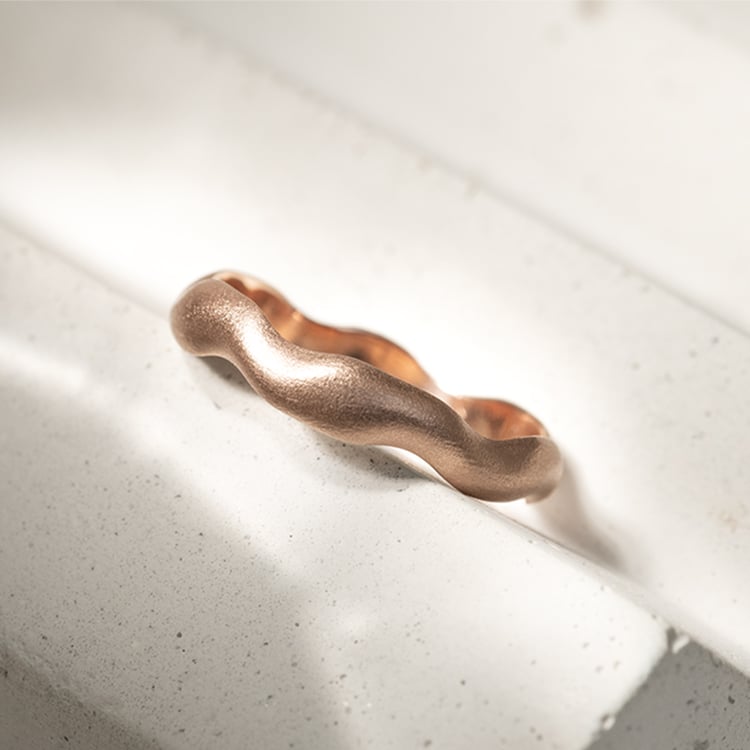 Matné vlnité svadobné obrúčky zo zlata Renny 129618