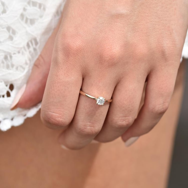 Zásnubný prsteň s moissanitom 22035