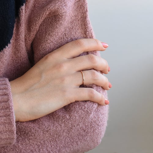 Minimalistický prsteň s lab-grown diamantmi a pánský komfortný prsteň Britta