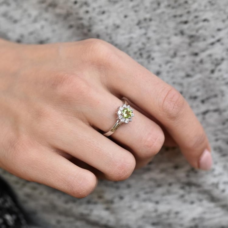 Strieborný prsteň s olivínom a zirkónmi Anaye 27927