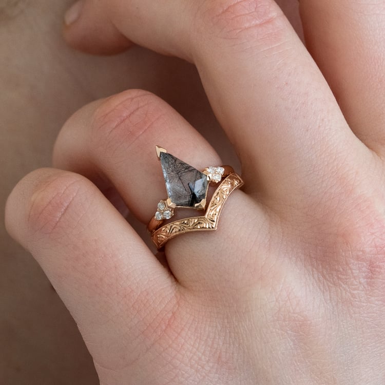 Vykrojená obrúčka s ručnou rytinou Tiana 122609