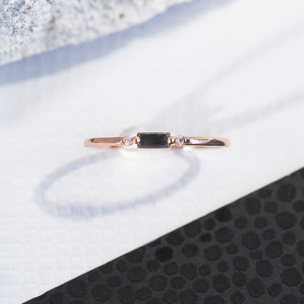 Prsteň s baguette salt and pepper diamantom a lab-grown diamantmi Louisa