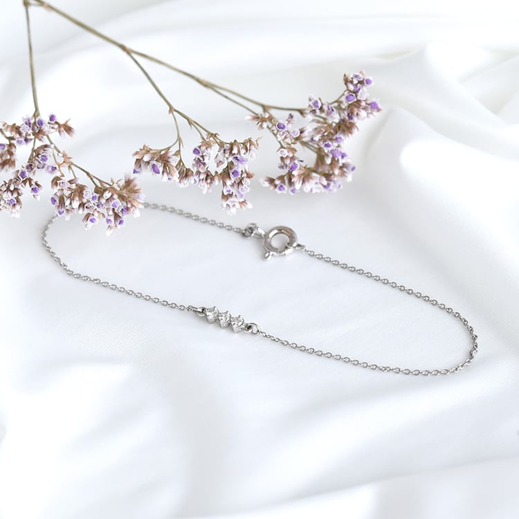 Minimalistický náramok s tromi diamantmi zo zlata 80895