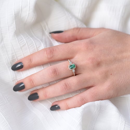 Zlatý prsteň s emerald smaragdom a diamantmi Xely