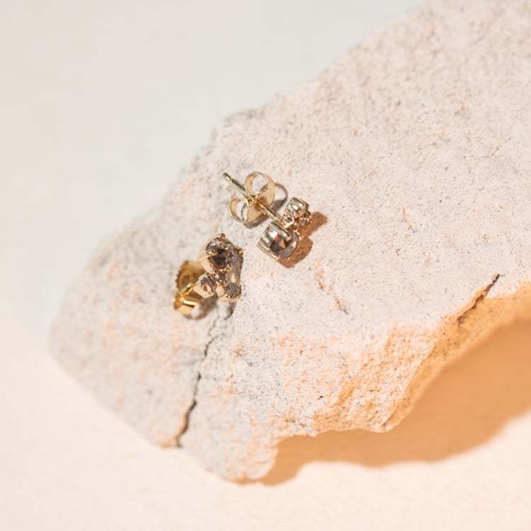 Cluster náušnice so salt and pepper diamantmi Kerrie 104680