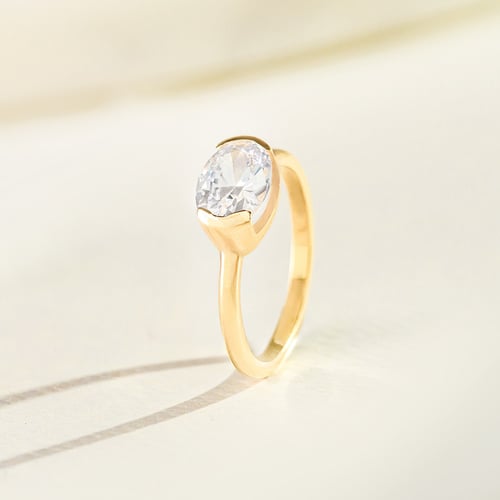 Zásnubný prsteň s half-bezel oválnym diamantom Hortensia