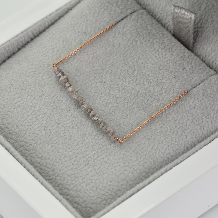 Náhrdelník s nebrúsenými diamantmi 38649