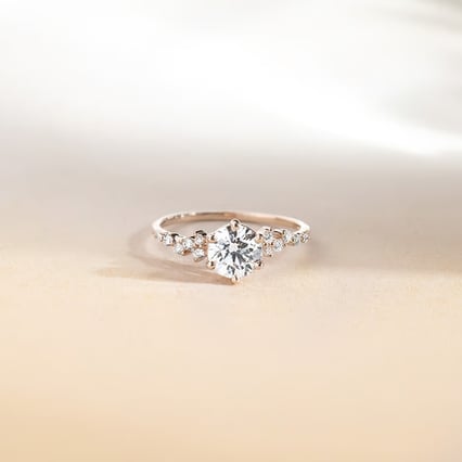 Zásnubný prsteň z orieškového zlata s lab-grown diamantmi Carina