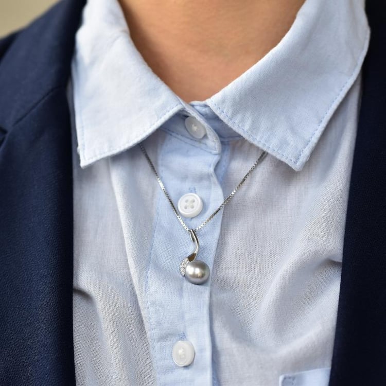 Elegantný strieborný náhrdelník s perlou a zirkónmi Anyla 25801