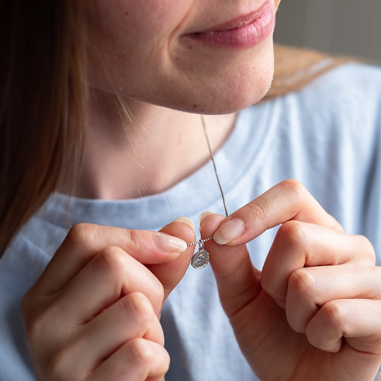 Strieborný prívesok so symbolom anjela Malach 140719