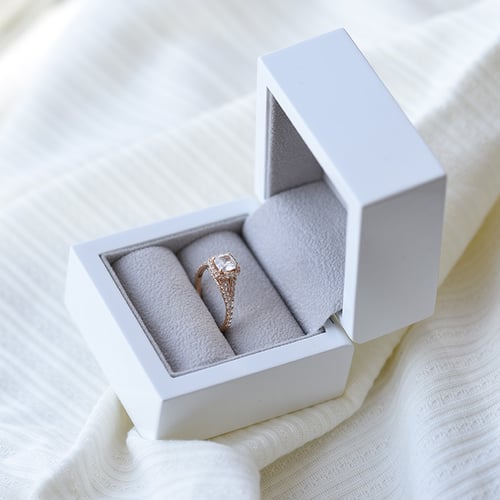 Zásnubný halo prsteň posiaty diamantmi Malia