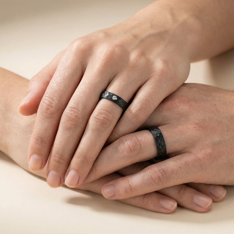 Ploché karbónové svadobné obrúčky s diamantom Rose 166690