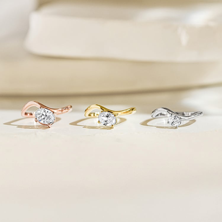 Zásnubný prsteň s oválnym diamantom 154796