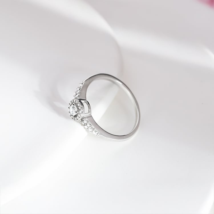 Strieborný halo prsteň s lab-grown diamantmi Hetr 151192
