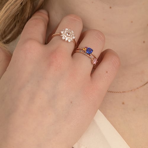 Cluster prsteň s asscher tanzanitom, padparadscha zafírom, rubínom a diamantom Esme