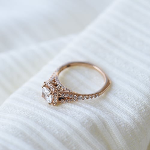 Zásnubný halo prsteň posiaty diamantmi Malia