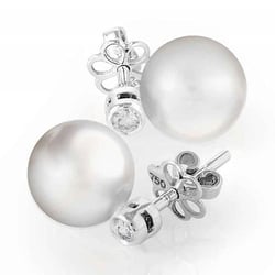 Náušnice s bielymi perlami a diamantmi Nonie