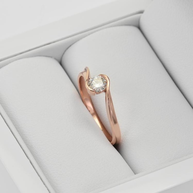 Zlatý zásnubný prsteň 64694