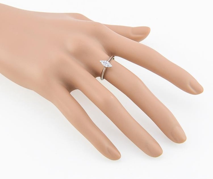 zlaty zasnubny prsten s markiz diamantom narya 1031