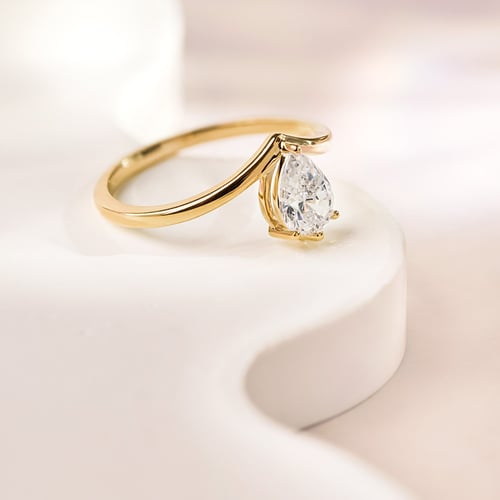 Vykrojený zásnubný prsteň s pear diamantom Ingrid