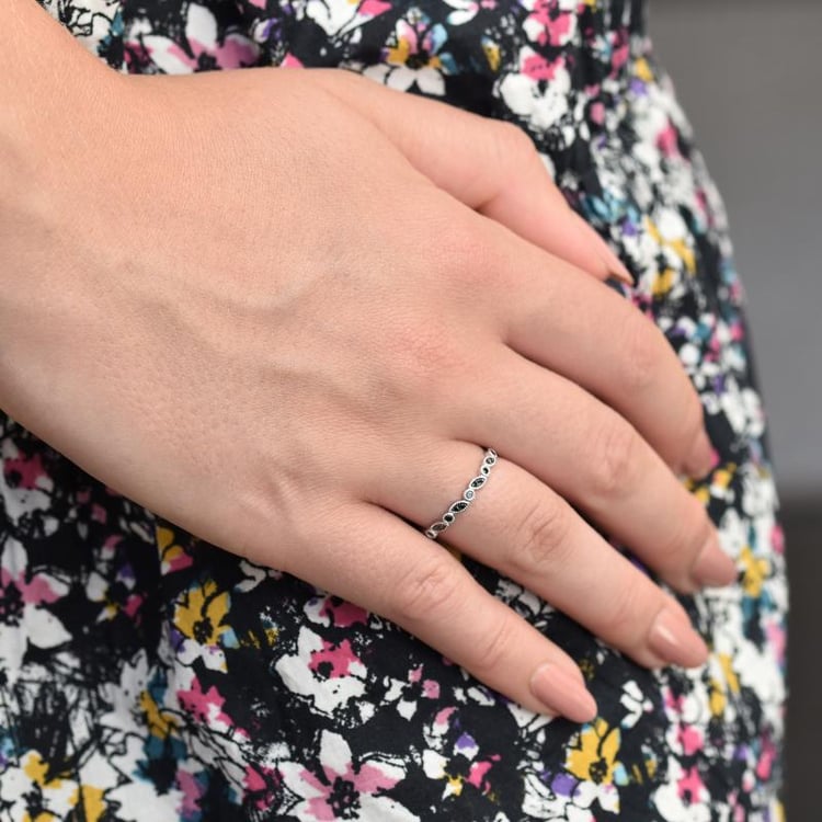 Čierne diamanty v zlatom eternity prsteni 32560