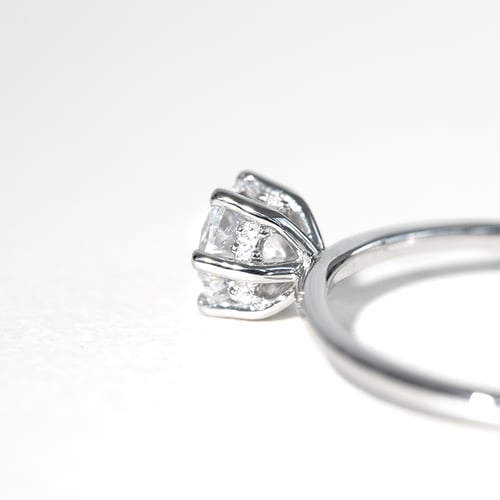 Zdobený zásnubný prsteň s diamantmi Juana