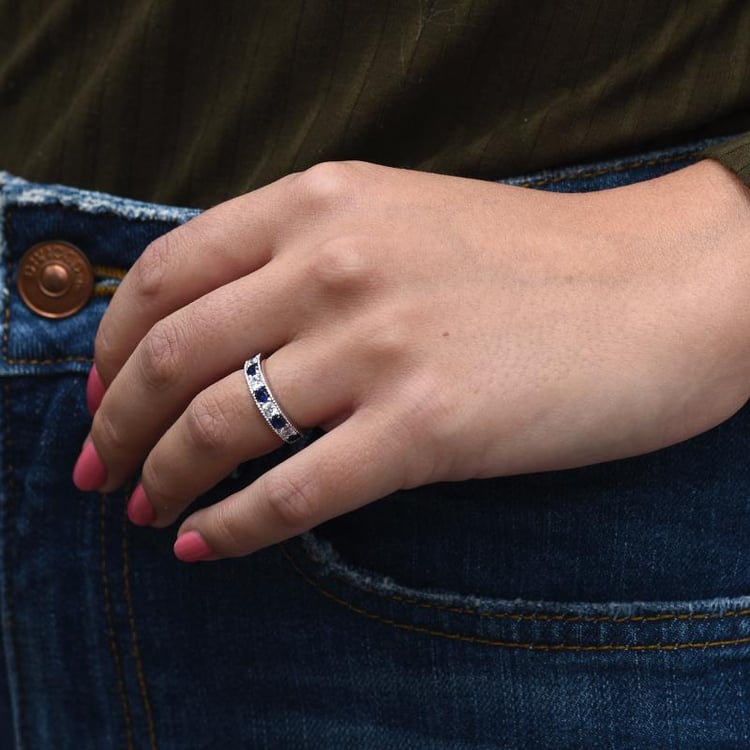 Zafírový eternity prsteň so zirkónmi 49693