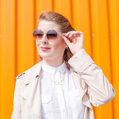 Strieborný náhrdelník molekula