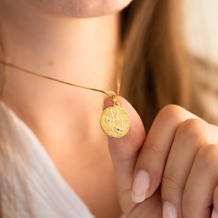 Strieborný prívesok so symbolmi znamenia zverokruhu 145586