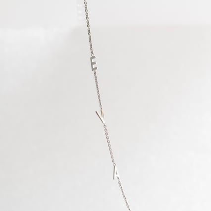 Strieborný náhrdelník s 3 písmenami vašej voľby a lab-grown diamantom Lupe