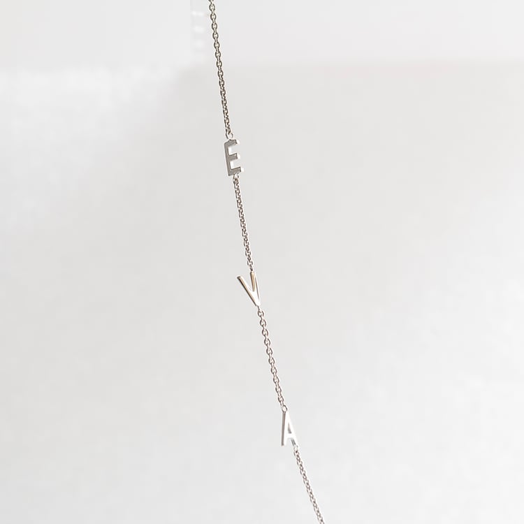 Strieborný náhrdelník s 3 písmenami vašej voľby a lab-grown diamantom Lupe 145522