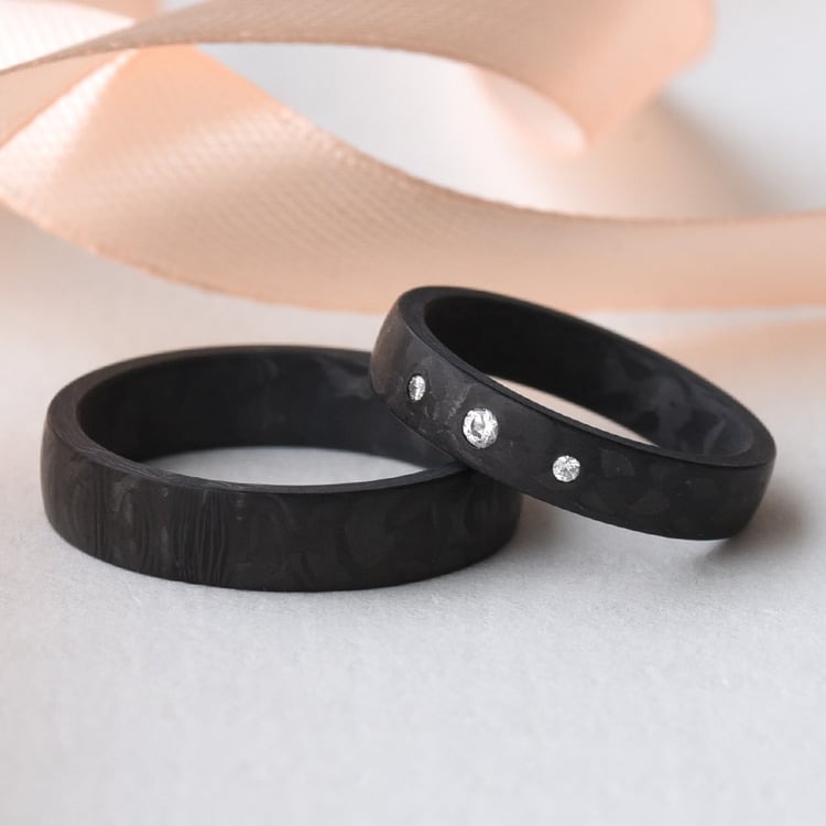 Snubné karbonové prstene s tromi diamantmi 77518