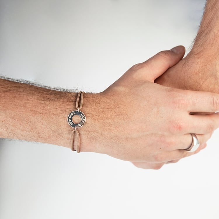 Strieborný pánsky povrázkový náramok s gravírom súradníc Bates 113181