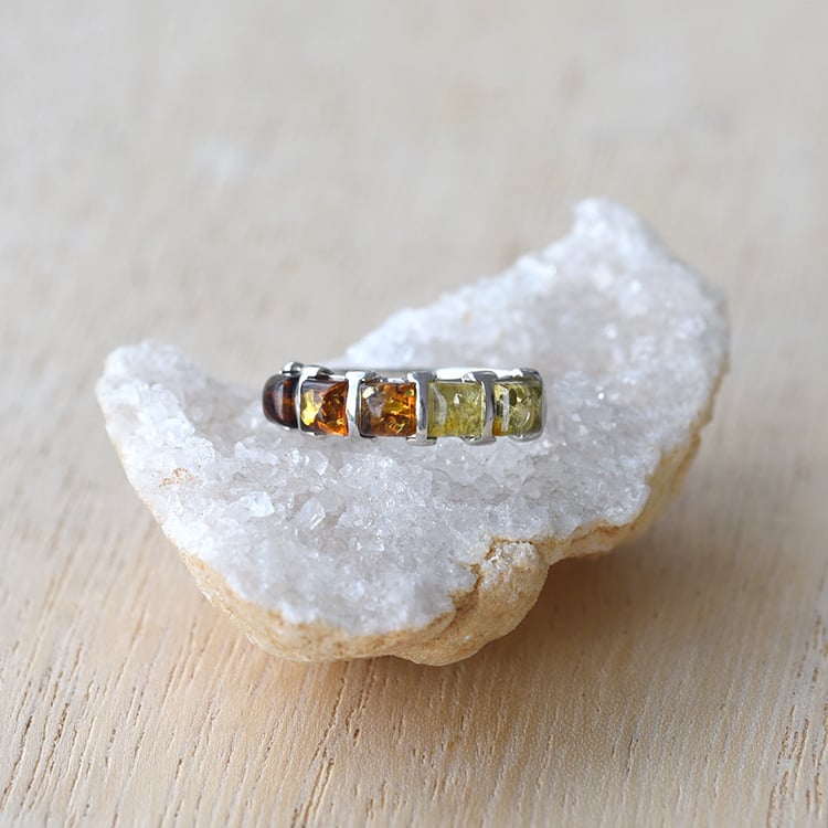 Strieborný prsteň s jantármi 67755