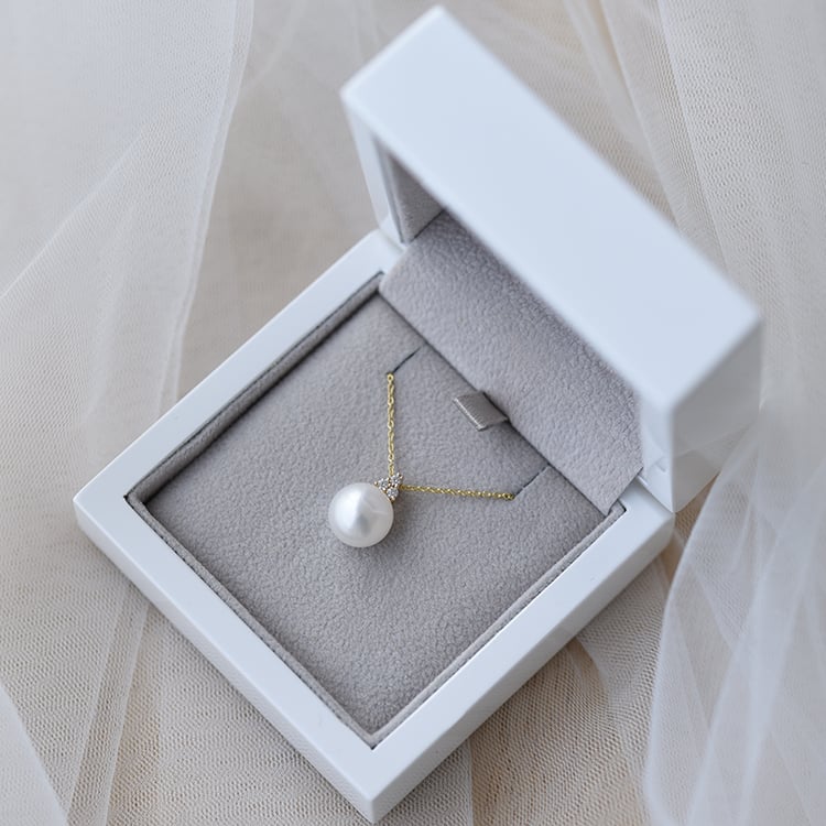 Prívesok s perlou a zirkónmi 61497