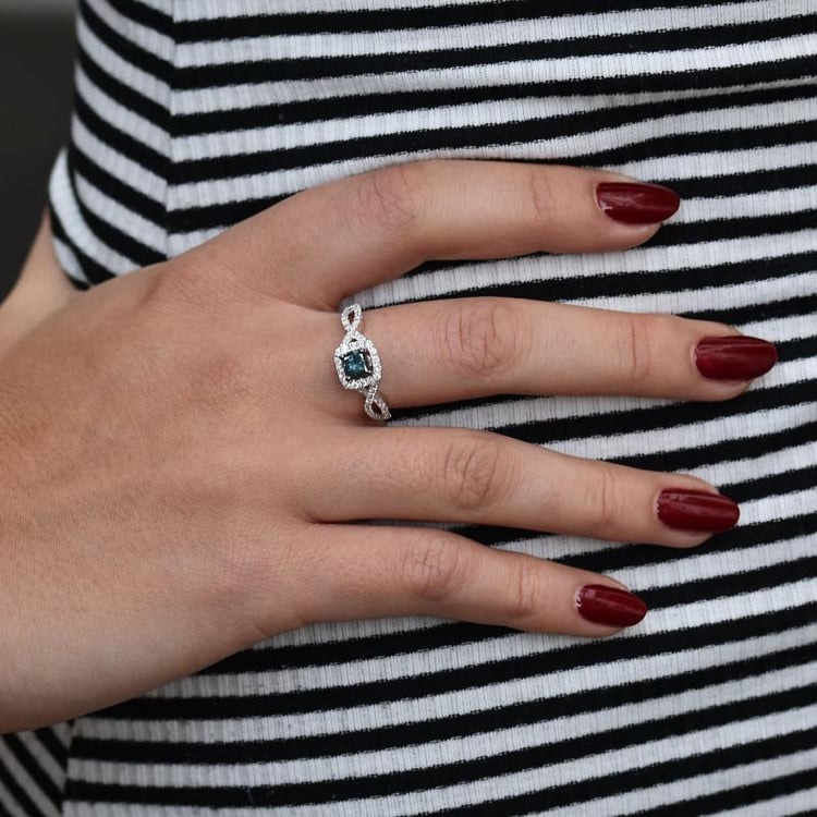 Zásnubný prsteň s princess diamantom 10403