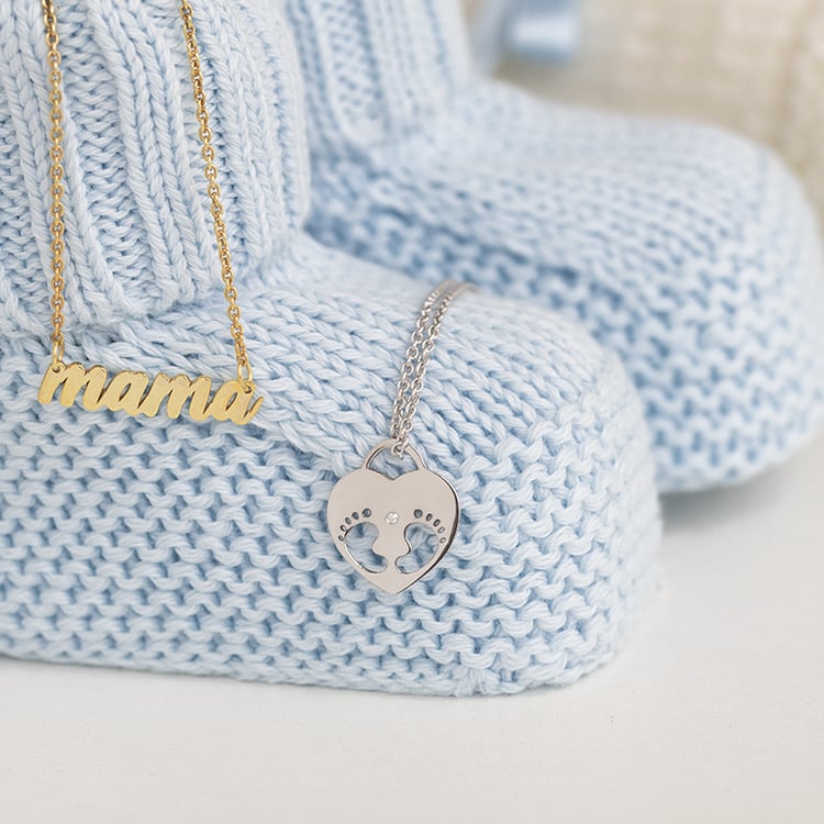 Zlatý prívesok detské nožičky s diamantom a gravírom Sophia 141887