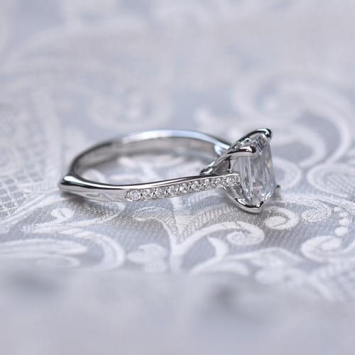 Zásnubný prsteň s emerald diamantom Tebeth