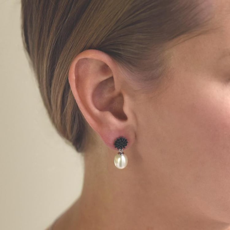 Strieborné visiace náušnice s perlou a čiernymi zirkónmi 51741