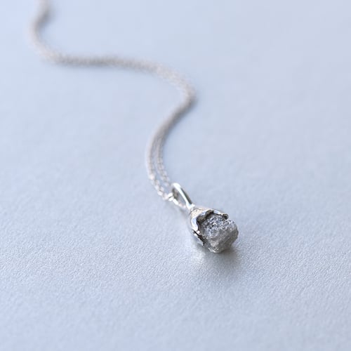 Zlatý prívesok s nebrúseným diamantom Rowan