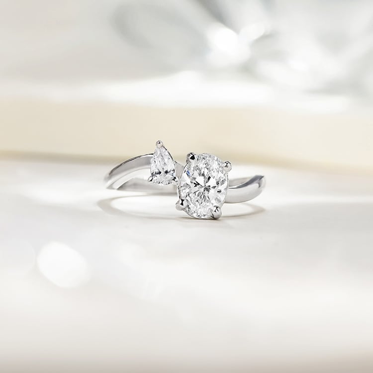 Prsteň s oválnym moissanitom 154892