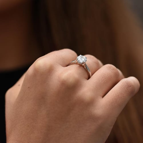 Zásnubný prsteň s postrannými marquise diamantmi Lisabet