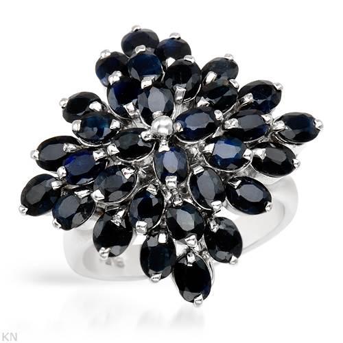 Strieborný prsteň so zafírmi