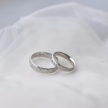Svadobné obrúčky zo zlata s ryhami Odare