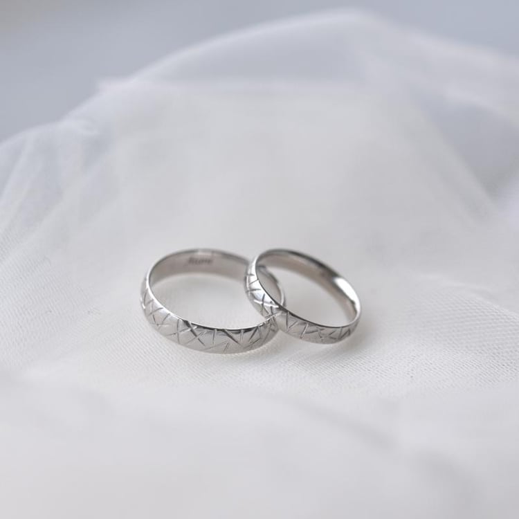 Svadobné obrúčky zo zlata s ryhami 52665