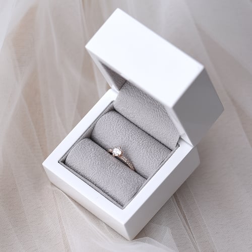 Zásnubný zlatý prsteň s diamantmi Fuena