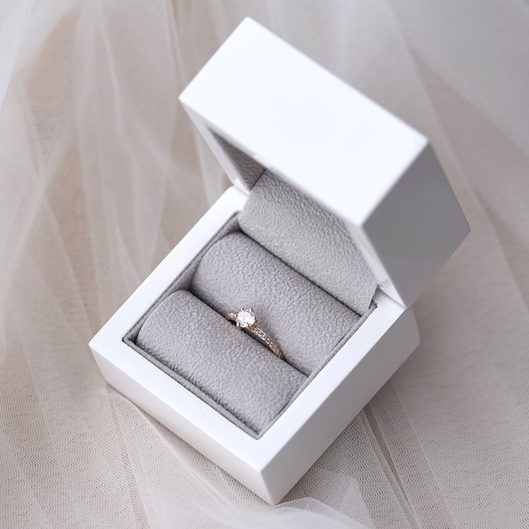 Zlatý diamantový prsteň 62115