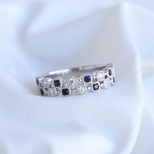 Elegantný eternity prsteň so zafírmi a diamantmi Bettie